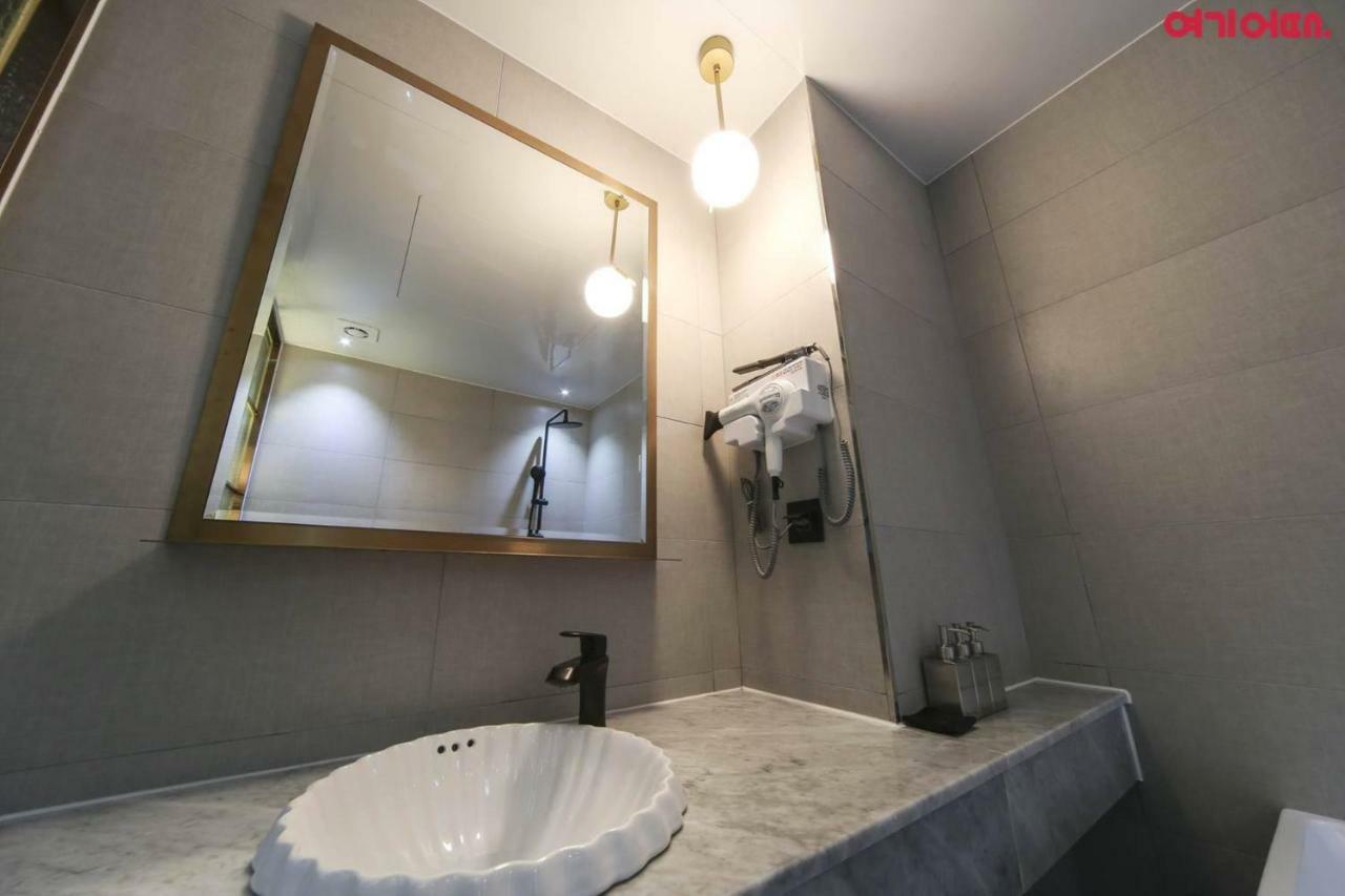 The Post Hotel Seoul Bagian luar foto